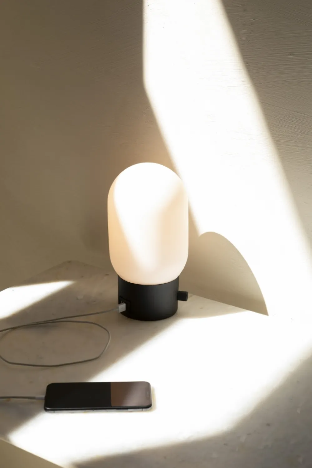 Zuiver Bordslampa 'Urban Charger' - Guld