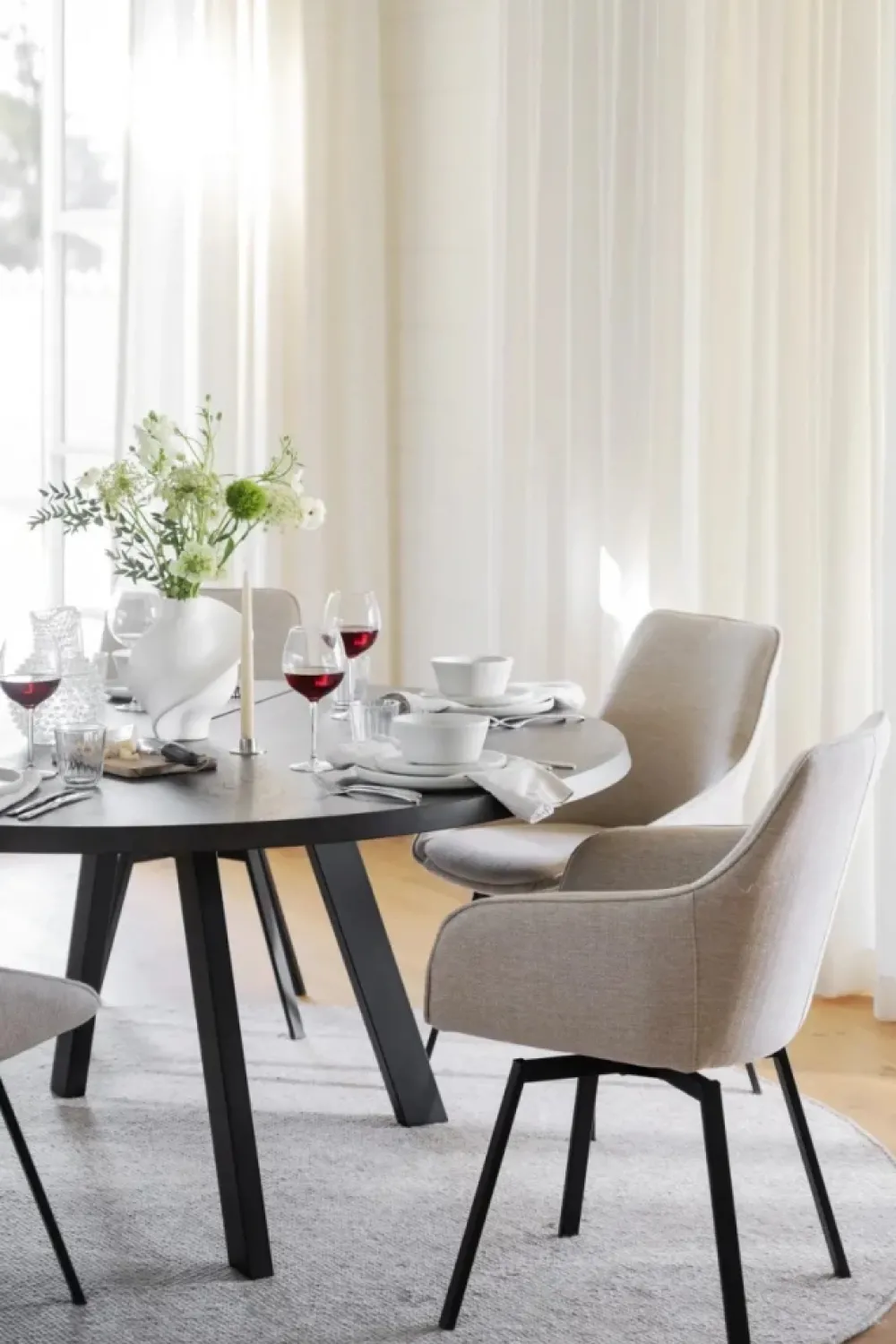 Rowico Home Karmstol 'Alison' - Ljusbeige/svart