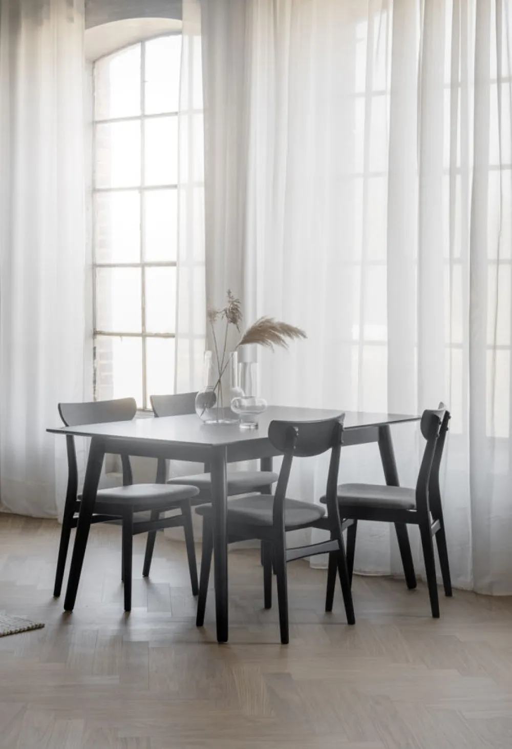 Rowico Home Matbord 'Lotta' 140x90cm - Svart
