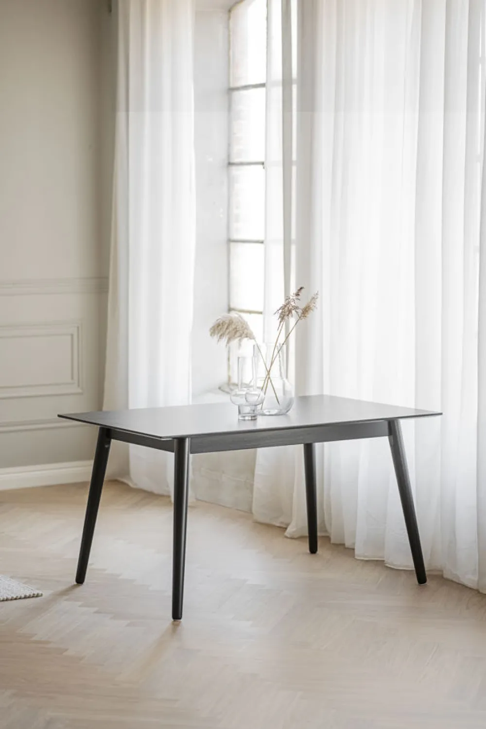 Rowico Home Matbord 'Lotta' 140x90cm - Svart