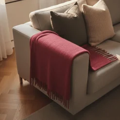 Reforma x Trendcarpet Pläd 'Samantha' 130x170cm - Mörkröd